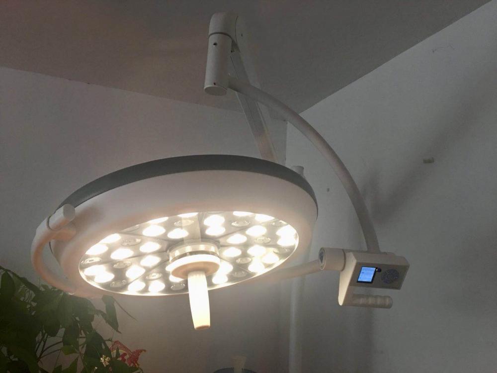 Single dome ceiling type shadowless operating light