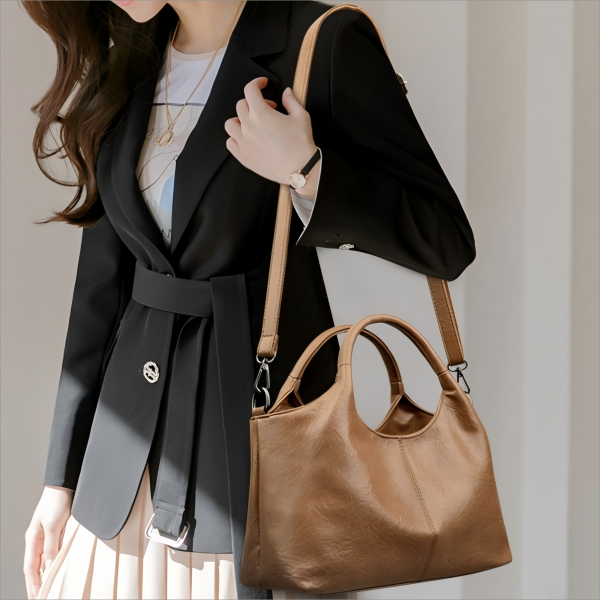 Lady's simple and versatile handbag