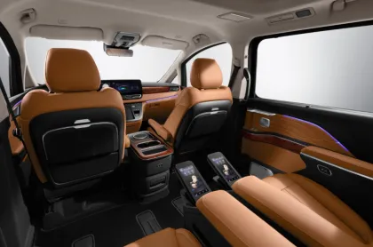 Hongqi HQ9 multi purpose car