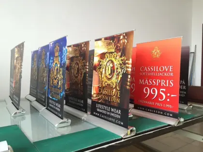 Mini roll up banner stands