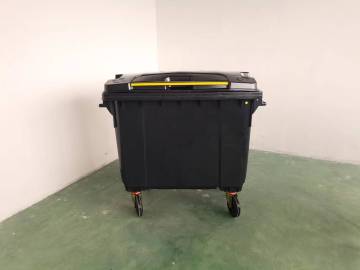 Four-Wheel Steering Plastic Trash Can 660 Liters