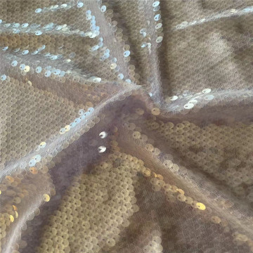 Séquelles cristallines de 5 mm broderies sur le tissu en maille extensible