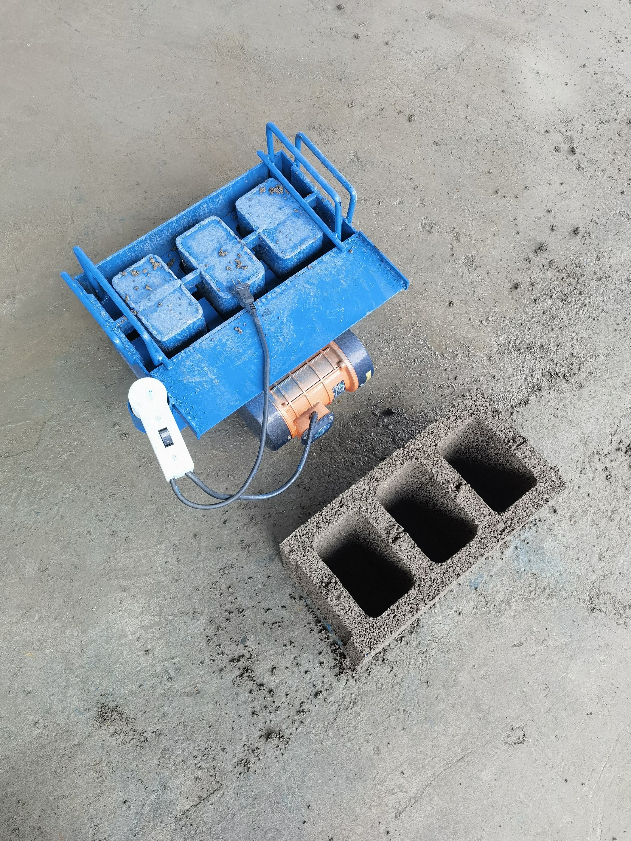 Machine Lwh Small Mini Electric Concrete Block Brick Making Machine 400-100-200mm ...