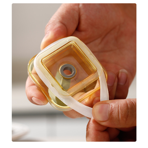 Чистое стекло пить чашку со соломой