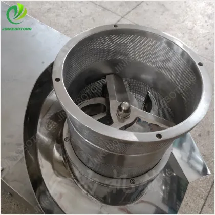 Snow melting agent roller extrusion granulator