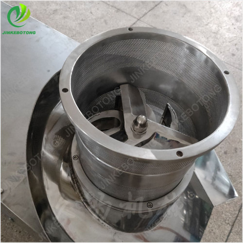 Snow melting agent roller extrusion granulator