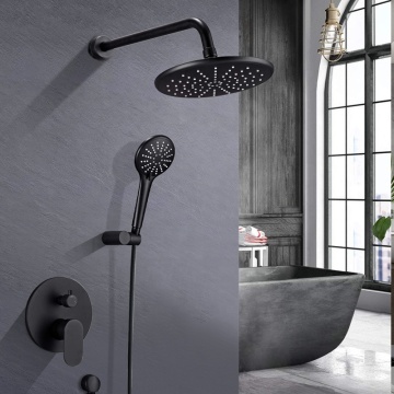 Set di doccia con pioggia in ottone nero montato a parete con rubinetto del mixer