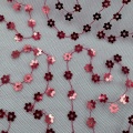 Tessuti ricamati con paillettes Mini Daisy Trail