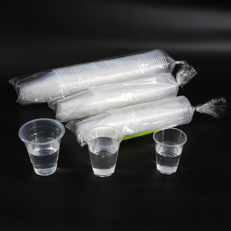 Wholesale Plastic Drinking Cups With Lids / Water cup bottle plastic