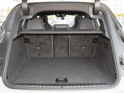High-Speed 665km Luxurious Left-Steering Electric SUV: BMW iX for Travel