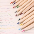 Pensil warna yang berbeza untuk lukisan