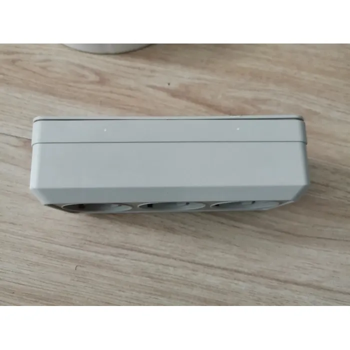 Soket Schuko 3 Arah yang Dipasang di Permukaan (S1310)