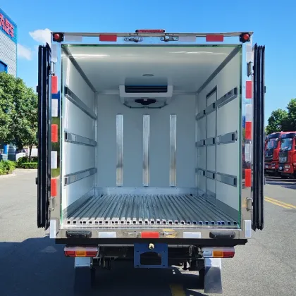 Wuling small truck 1.5 displacement refrigerated truck