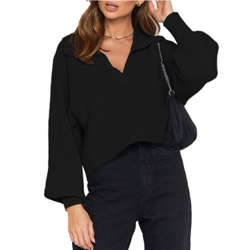 Frauen, die Long Sleeve Vneck übertragen haben, strickte