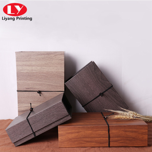 Упаковочная коробка винтажной деревянной одежды