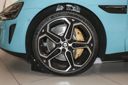XIAOMI MI SU7 2024: 800km All-Wheel Drive High-End Smart EV Car