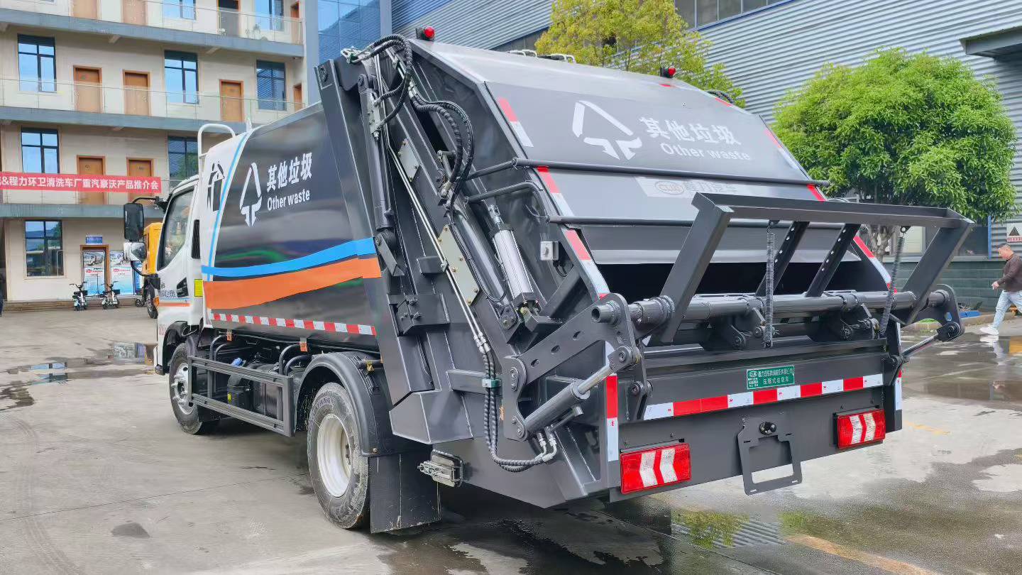 Front-end loader garbage truck