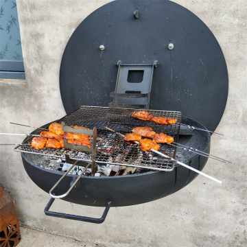 Grill de barbacoa montada en la pared de jardín