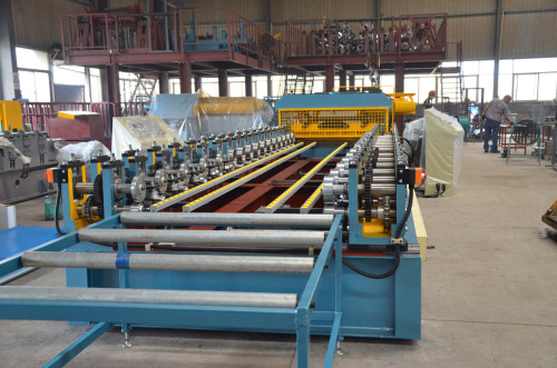 Line Moving Adjustable Wall Roll Forming Machine