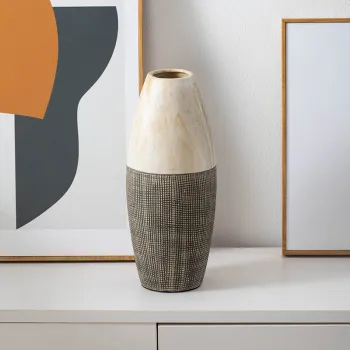 Wholesale Modern Brown Porcelain Vases with Handcrafted Carved Designs for Dry Flowers