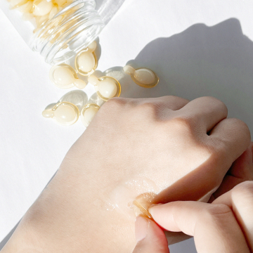 Anti-Aging Facial Serum Capsules with Vitamin C, Retinol, Hyaluronic Acid, Nicotinamide, and Ceramide