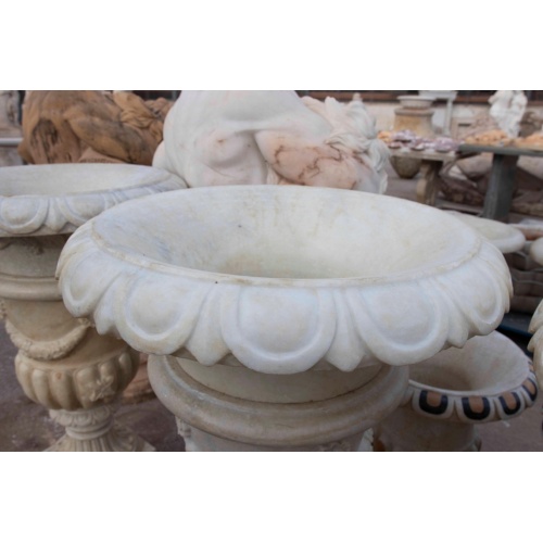 庭のための見事な手作りの大理石のプランター