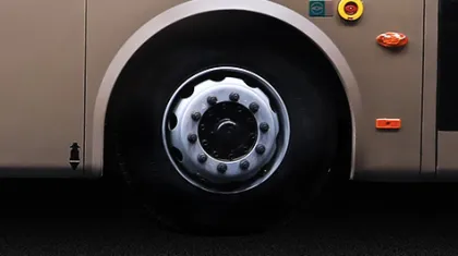 New China Bus: Electric Coach Bus with 450KM Mileage and Pneumatic Swing Door for Dedicated Passenger Lines