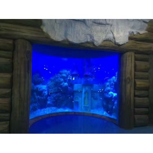 Transparent underwater acrylic glass tunnel aquarium