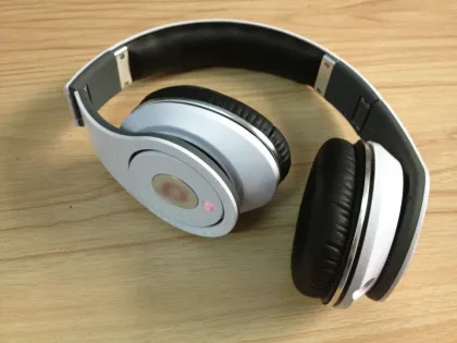 White Color Studio Headphones With Bass Sound,  3.5mm Stereo Wireless Tv Headphones