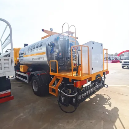 DONGFENG Huashen asphalt sprinkling truck