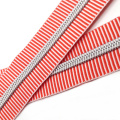 No.5 rangi nyeusi na nyeupe stripe nylon zipper