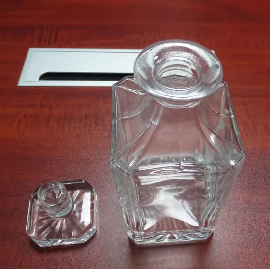 Square Clear 750ML Glass Bottle 750 ML Vodka Glass Decanter With Lid
