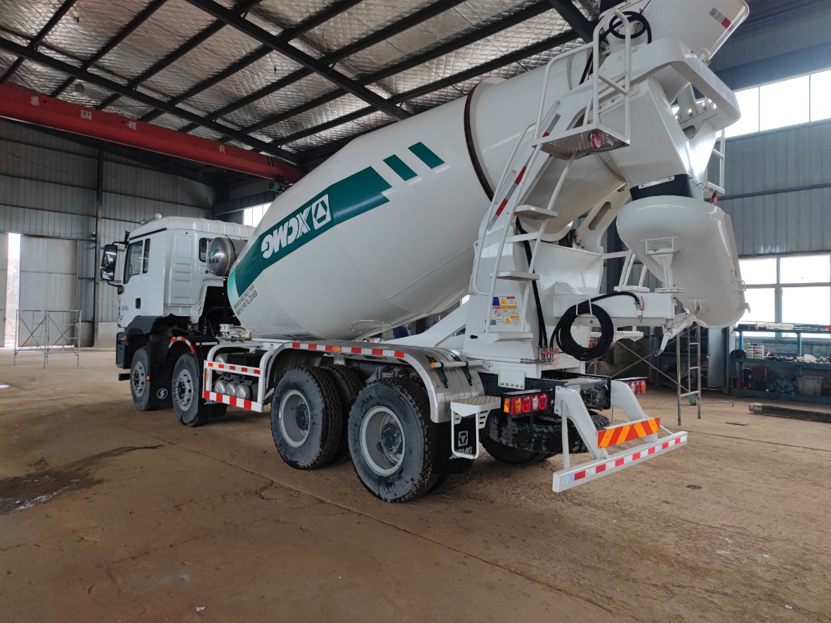 XCMG 12-cubic-meter Concrete Mixer Truck