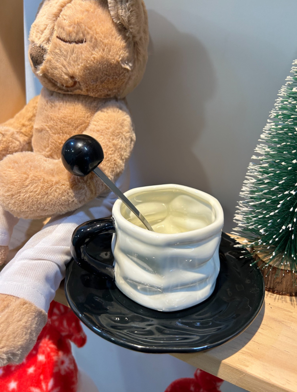 Unique Wrinkled Design Ceramic Coffee Mugs with Saucers