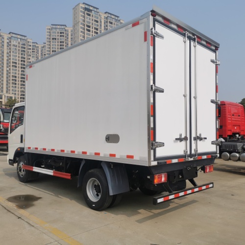 Sinotruk Howo 6 ruedas de 5 toneladas de refrigerador