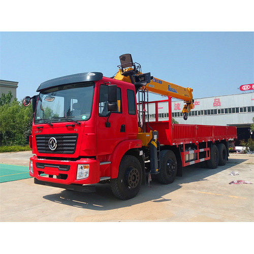 Тяжелый грузовик с краном для промышленного использования