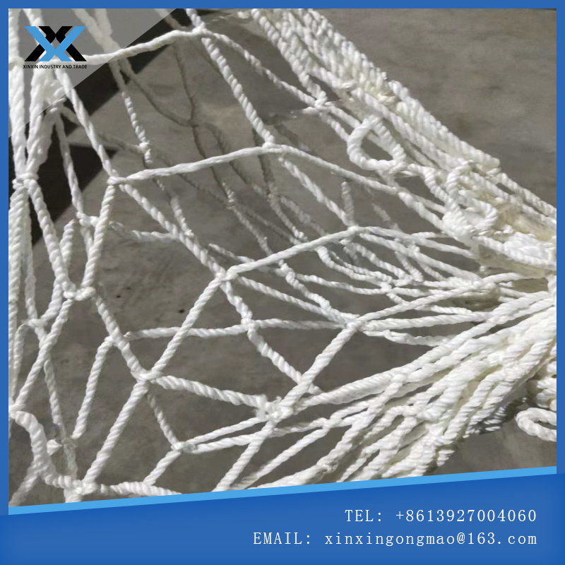 Anti-falling net for manhole cover