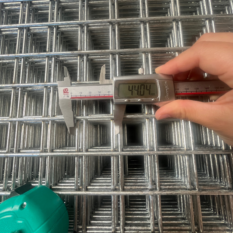 ANJIA Group – digital caliper measuring mesh opening of galvanized welded mesh panel
