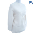 Pulover din tricot cu gât crem cu broderie florală alb