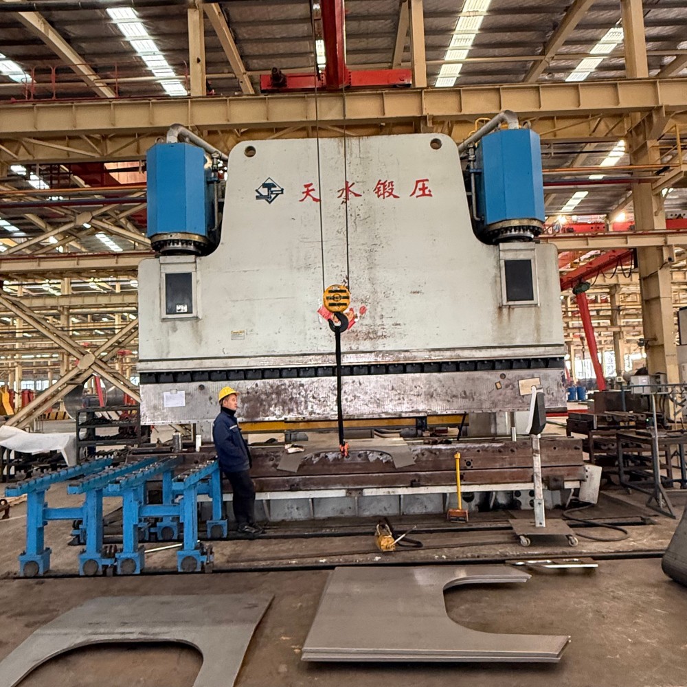 1600-ton press brake