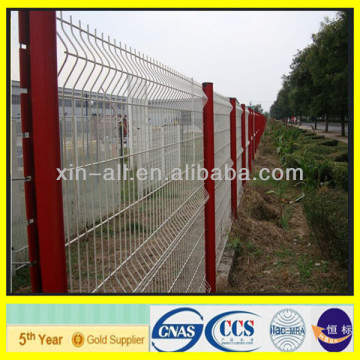 China Manufacture PVC Coated /Galvanized sports fields used welded wire mesh fencing