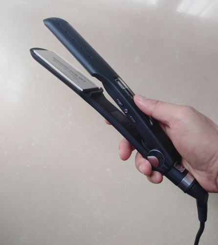 Νέο στυλ Διπλής Τάσης Αυτόματο Ελέγχου Straightener μαλλιών