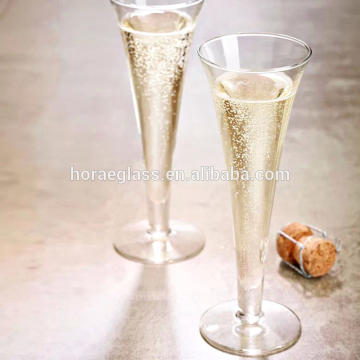 Champagne cup Goblet of transparent glass Bubble cup A cocktail glass Sweet wine