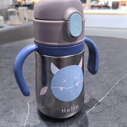 Чыстая тытанавая дзіцячая бутэлька з вадой