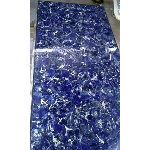 Piring sodalite biru tembus cahaya atau Tidak tembus cahaya