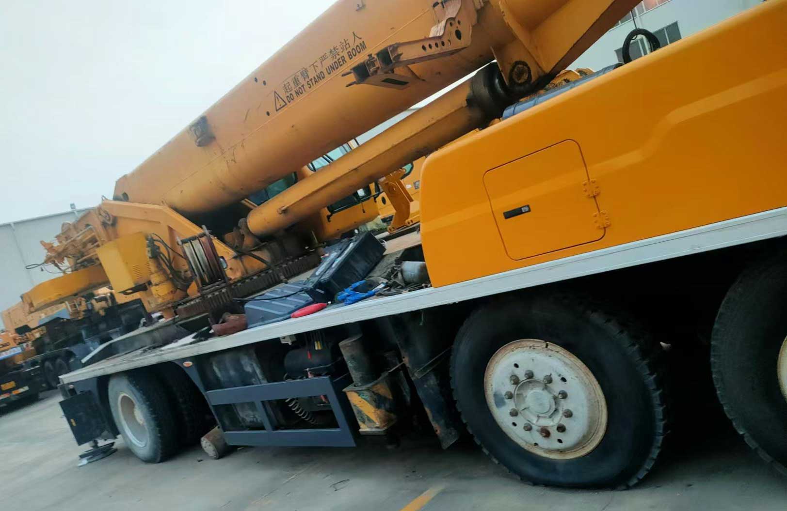 used-crane-boom-sections-disassembled used-crane-boom-sections-disassembled
