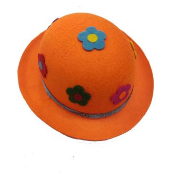 Cappello arancione di alta qualità con fiore colorato