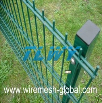 Double horizontal wire fence
