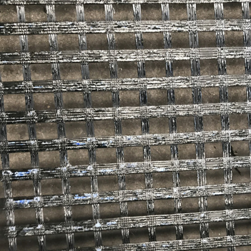 Geogrelha de fibra de vidro revestida com betume autoadesivo