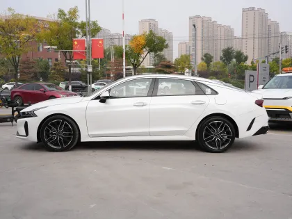 2025 KlA K5 1.5T Gasoline vehicle